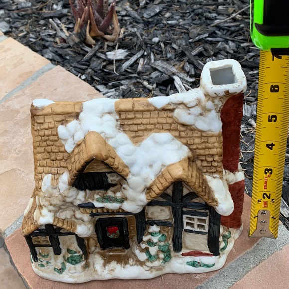 Vintage Christmas Cottage - Picture 8 of 14